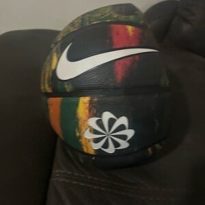 Genuine NIKE Everyday Playground Mid Next Basketball {TAILLE}